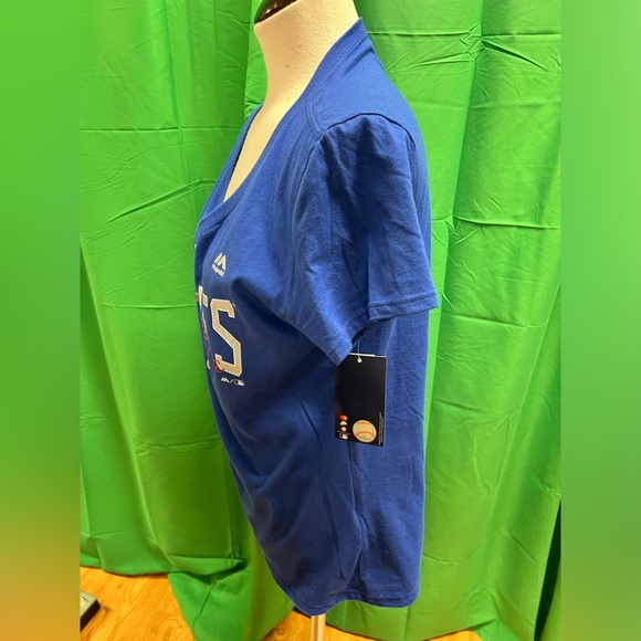 Phillies V-Neck T-shirt - Picture 4 of 11